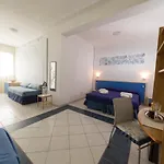 게스트하우스 Lewis Poetto 4*