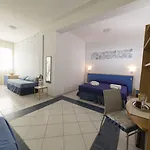 Lewis Poetto 4*