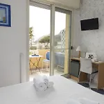 Lewis Poetto 게스트하우스 4*