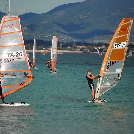 Lewis Poetto 4*