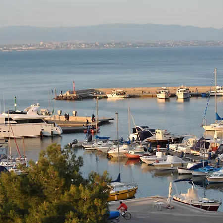 Lewis Poetto カリアリ