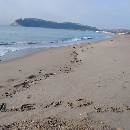 Lewis Poetto カリアリ