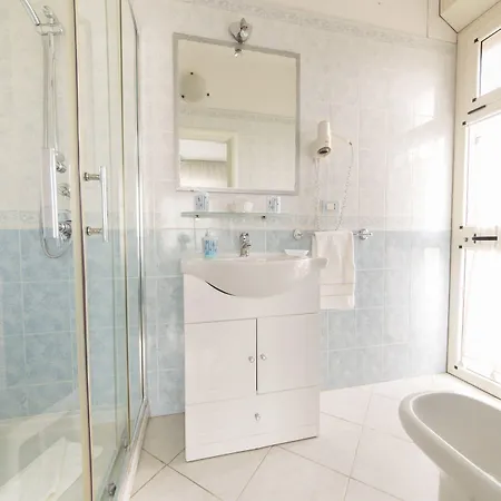 Lewis Poetto ゲストハウス