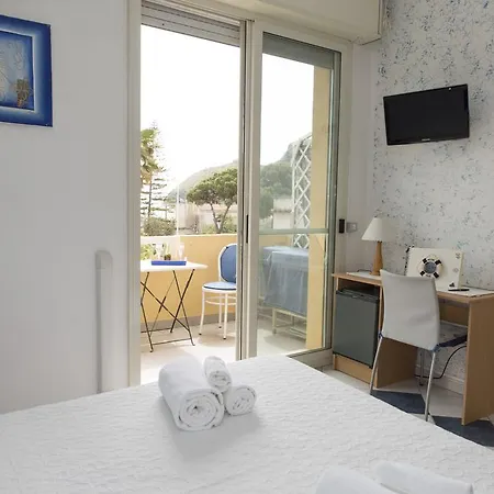 Lewis Poetto Guest house 3*