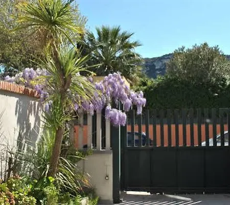 Lewis Poetto Guest house 3*