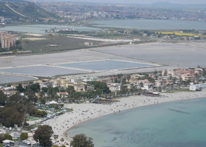 Lewis Poetto 3* Кальяри