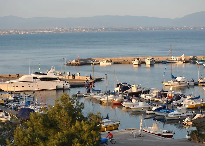 Lewis Poetto Кальяри