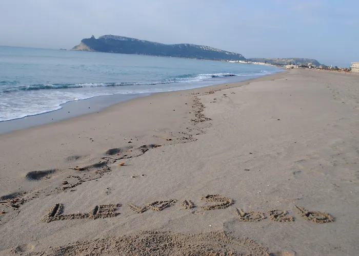 Lewis Poetto Кальяри