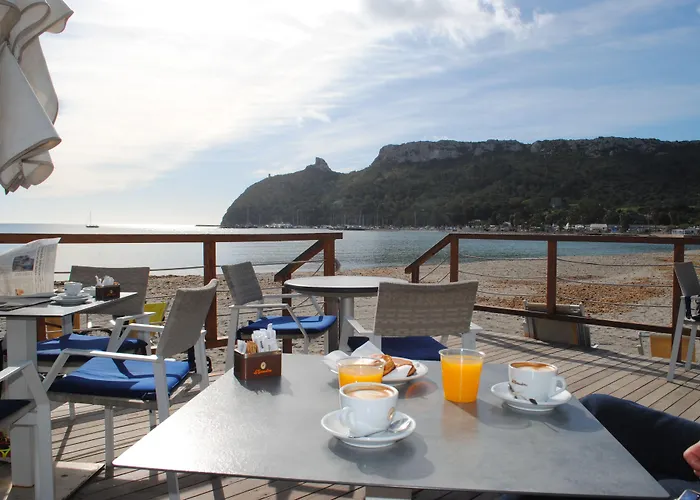 Lewis Poetto Кальяри