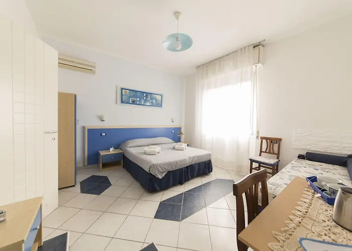 Lewis Poetto Гостевой дом