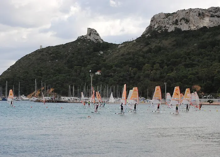 Lewis Poetto 3* Кальяри