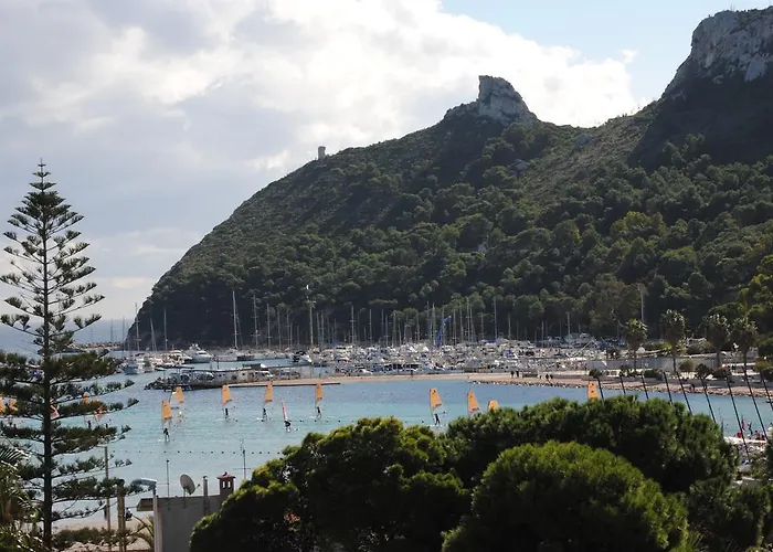 Lewis Poetto Кальяри