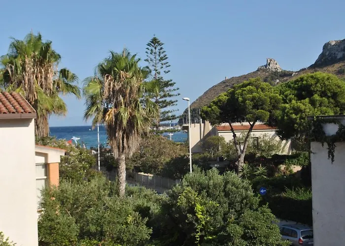 Lewis Poetto Гостевой дом