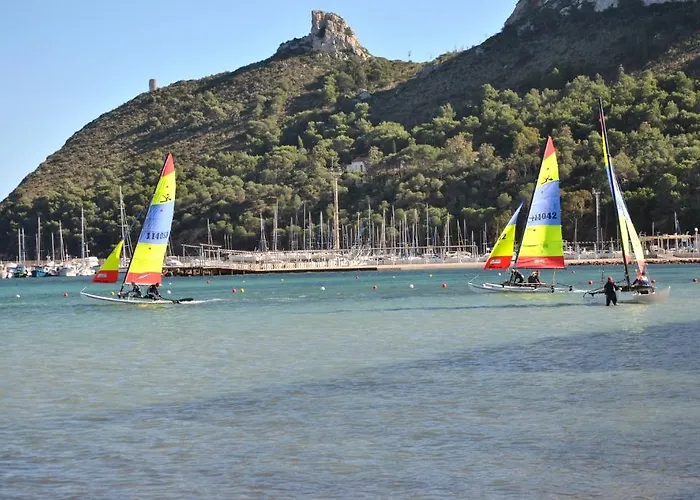 Lewis Poetto 3* Кальяри