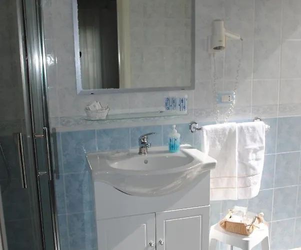 Lewis Poetto Гостевой дом Кальяри